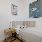Family In Saska Kepa Bright & Functional Interiors With Balcony By Renters Apartmán *