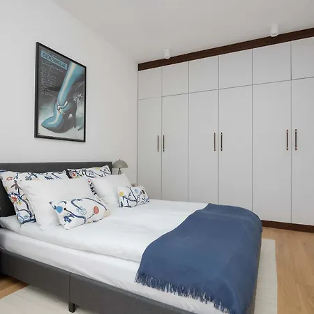 Family In Saska Kepa Bright & Functional Interiors With Balcony By Renters