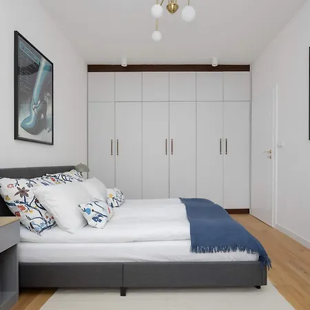 Family In Saska Kepa Bright & Functional Interiors With Balcony By Renters *