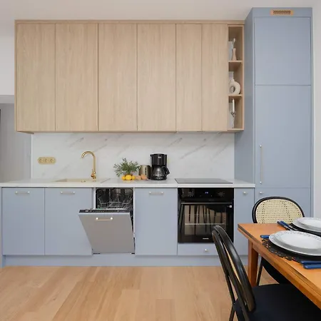 Family In Saska Kepa Bright & Functional Interiors With Balcony By Renters