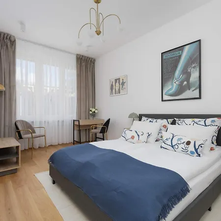 Family In Saska Kepa Bright & Functional Interiors With Balcony By Renters 아파트 *