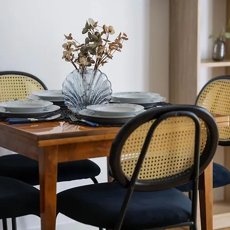 아파트 Family In Saska Kepa Bright & Functional Interiors With Balcony By Renters