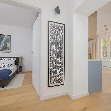 Family In Saska Kepa Bright & Functional Interiors With Balcony By Renters 아파트 *